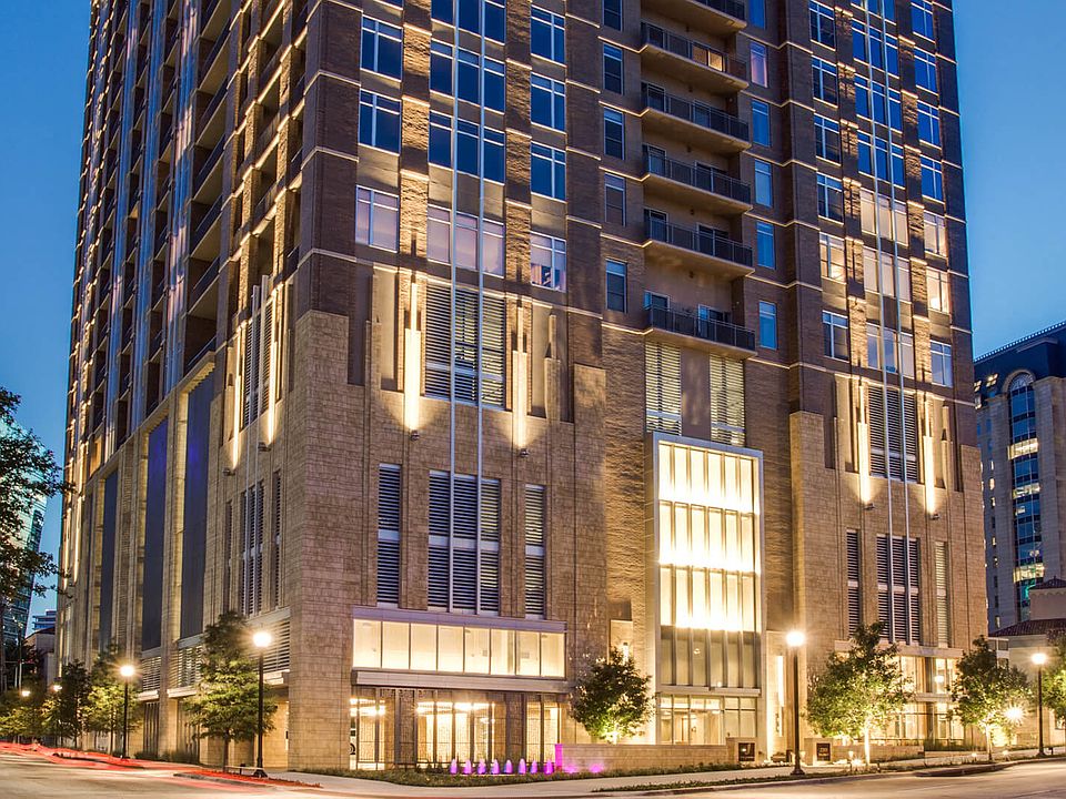 Modern luxury apartment living in Uptown Dallas