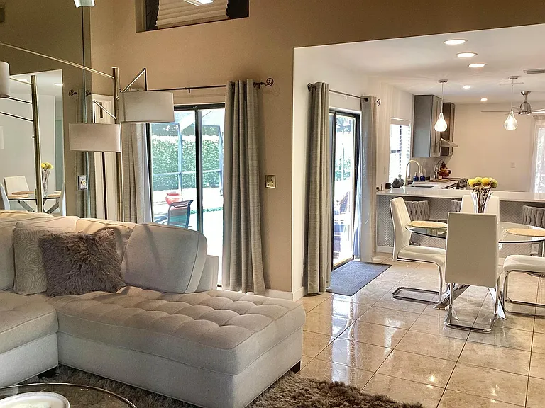 10496 Augusta Ct — Photo 9