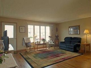 3rd image of 1521 Crestwood Ave