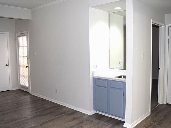 4th image of 2001 Bering Dr APT 11