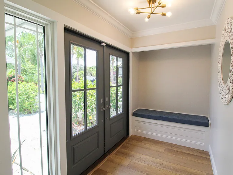 691 Russell St — Photo 4
