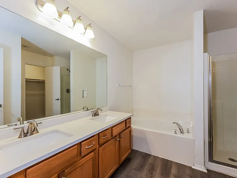 1711 Venus Dr W — Photo 10