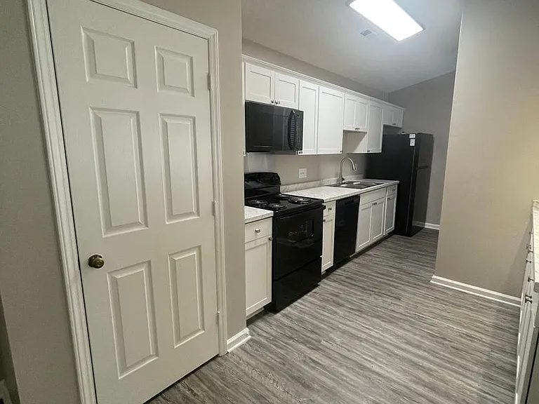 6246 Rosecroft Dr — Photo 4