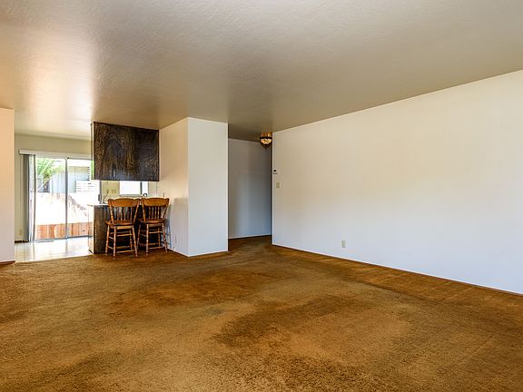 5th image of 439 Miramontes Ave