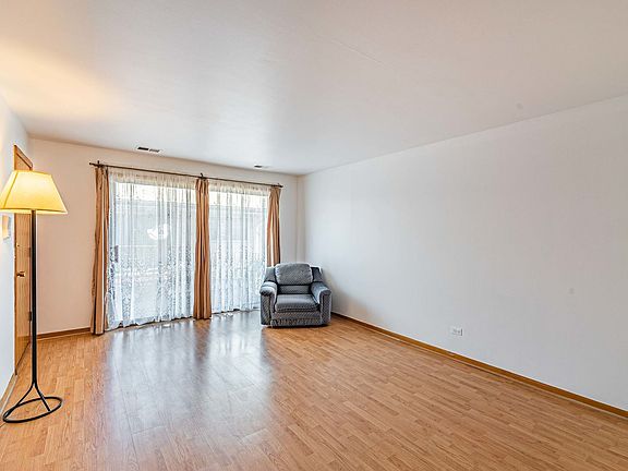 3rd image of 4657 N Milwaukee Ave APT 3B