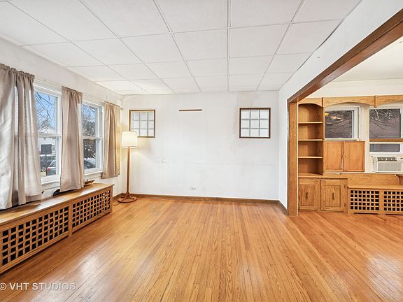 5th image of 210 Leitch Ave