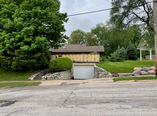 910 E Euclid Ave, Monmouth, IL 61462