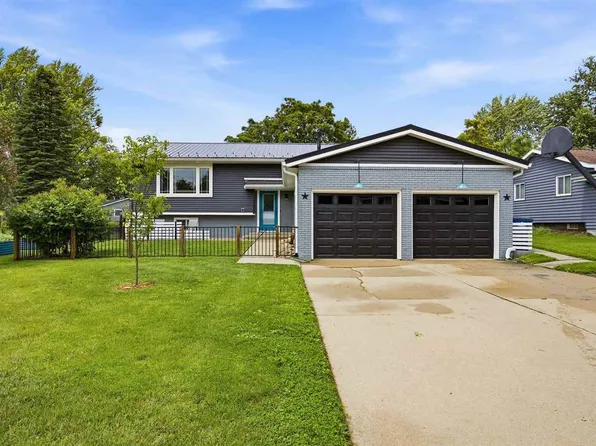 101 Candlestick Dr NE, Mount Vernon, IA 52314