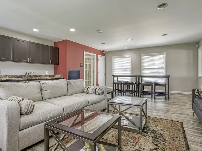 Capital Pointe Apartments — Photo 20
