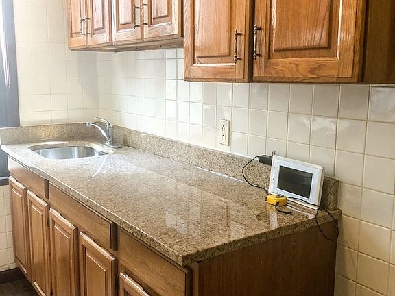 4th image of 566 Flatbush Ave #1