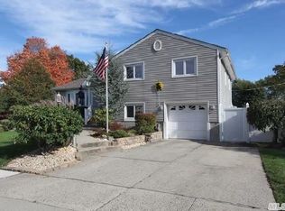 11 York Ave, Bethpage, NY 11714