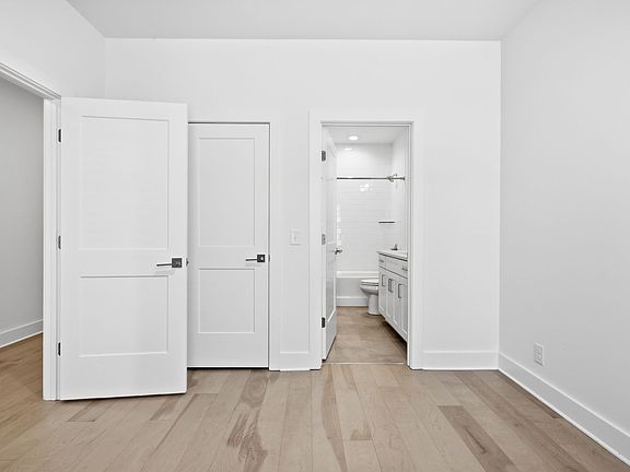 5th image of 1011 44th Ave N #5