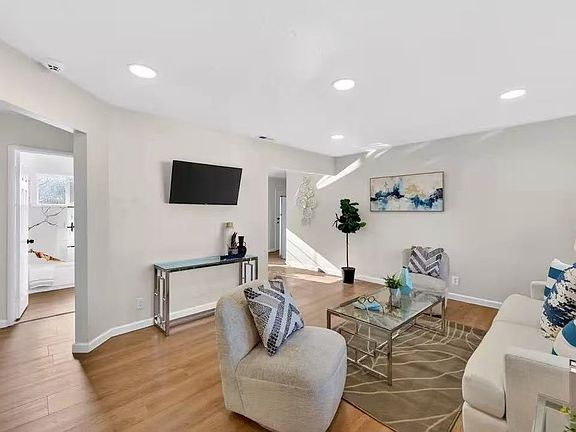 4th image of 23162 Ida Ln
