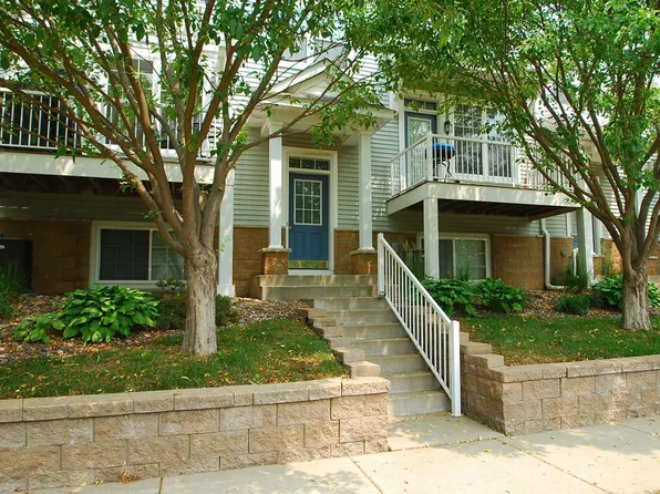 1687 Village Trl E Unit 4, Maplewood, MN 55109