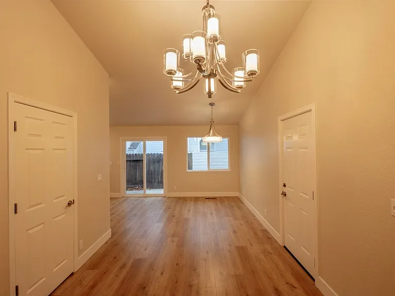 7562 Wheeldale Cir — Photo 15