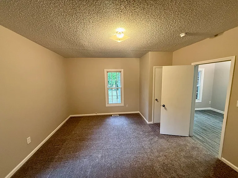 413 Everett St — Photo 15