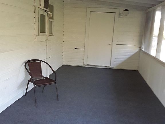 3rd image of 114 N Dade Ave #C