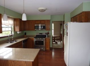 33 Harrison Ln, Streamwood, IL 60107