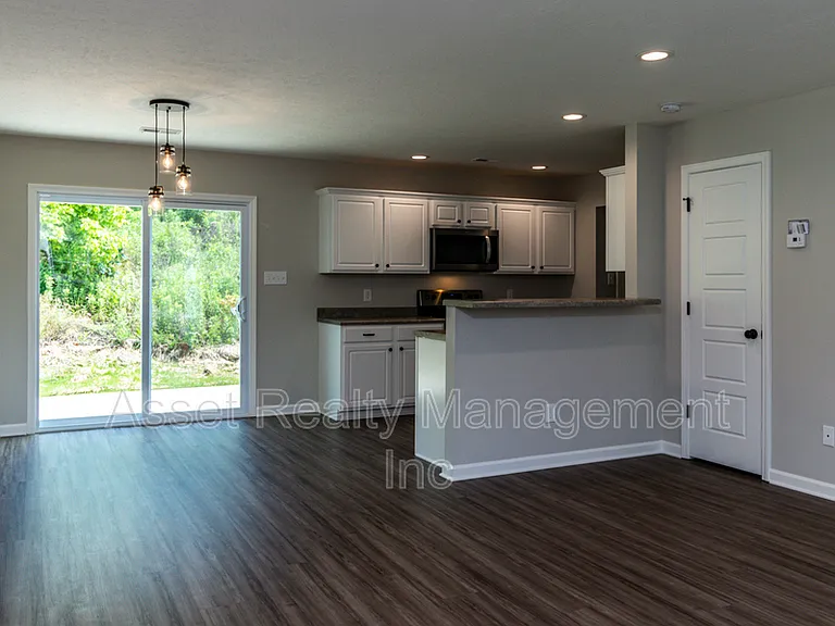 628 Drakewood Rd — Photo 9