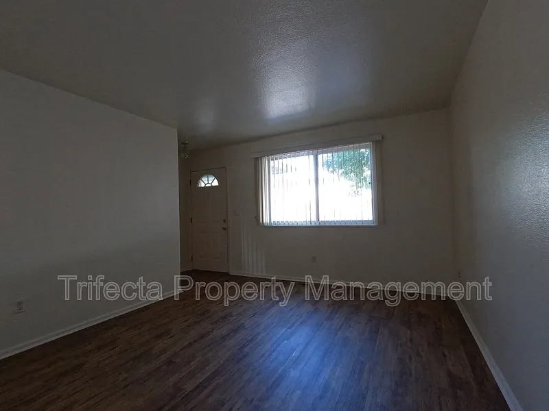 Building Photo - 2121 35th Ave #18