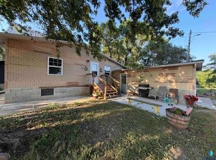 194 40th Ave, Hills, MN 56138