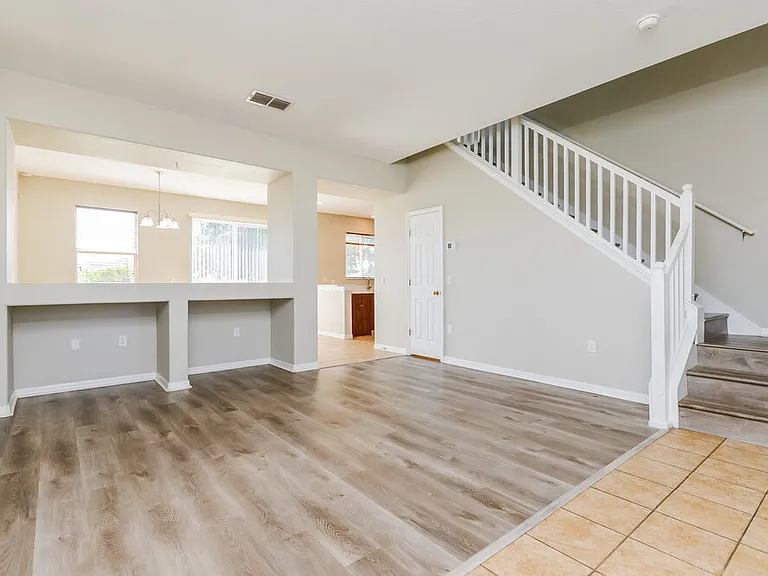 1007 N Platte Way — Photo 5