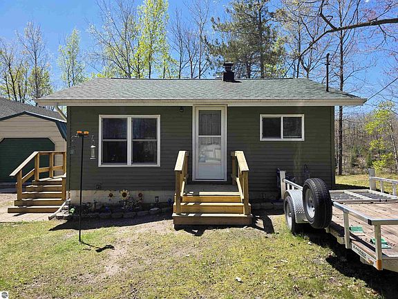 2nd image of 4890 Lakeview Dr