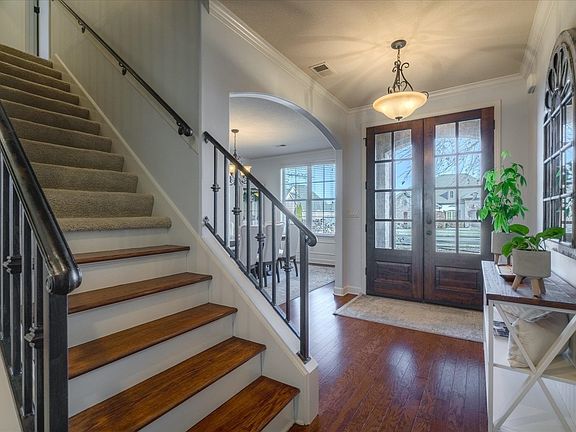 4th image of 325 Cotton Trail Dr