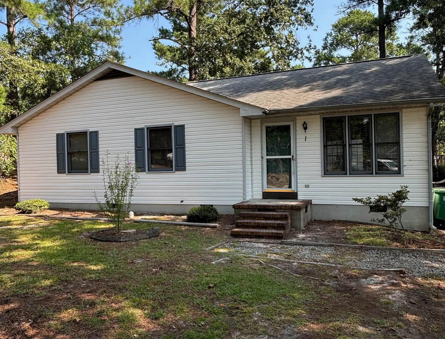 3 bed, 1200 sqft, $1,650 — Photo 1