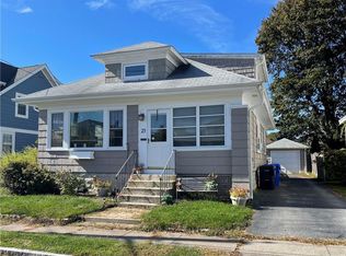 25 Elinora St E, Riverside, RI 02915