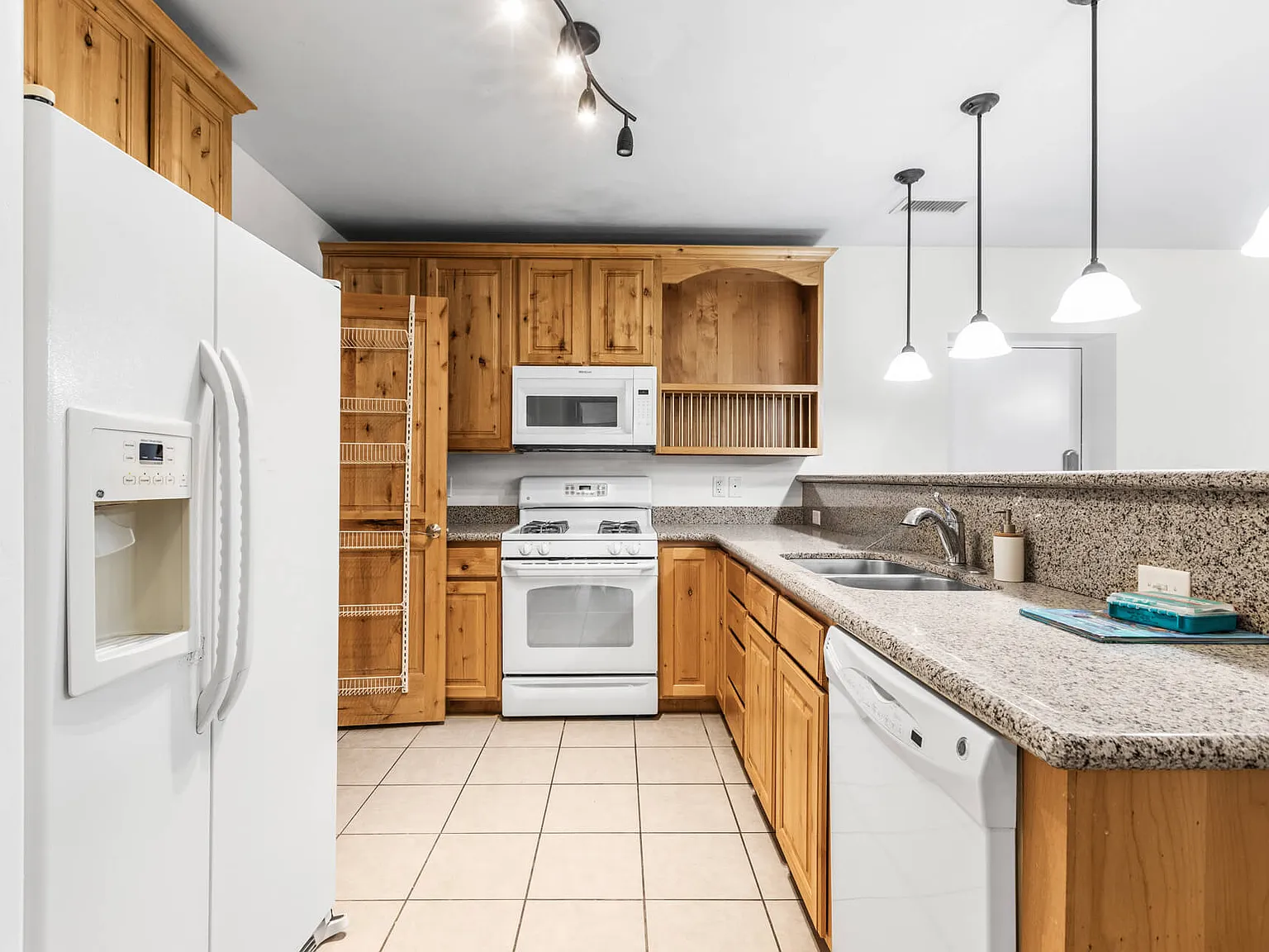 2 bed, 1307 sqft, $2,545 — Photo 4