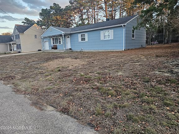 3rd image of 924 2nd Avenue