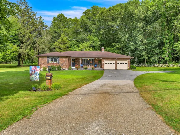 449 Mohegan Avenue Parkway, Waterford, CT 06375