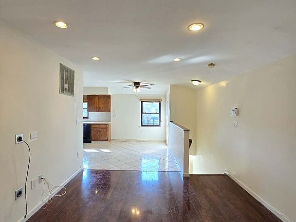 5th image of 569 Buchanan Ave