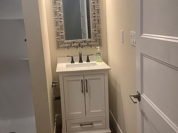 3rd image of 805 Floyd Ave