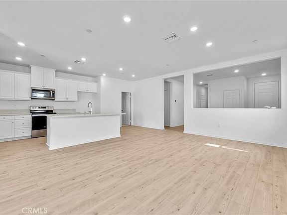 5th image of 4688 Florence Dr