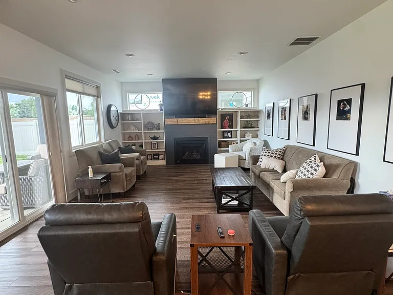 5340 Amherst Dr — Photo 11