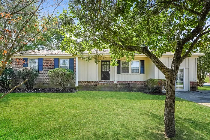 2600 Larkspur Dr