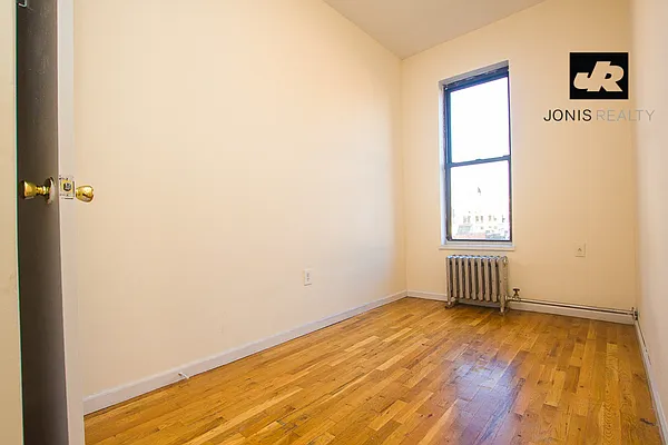 Rented by Jonis Realty | media 8