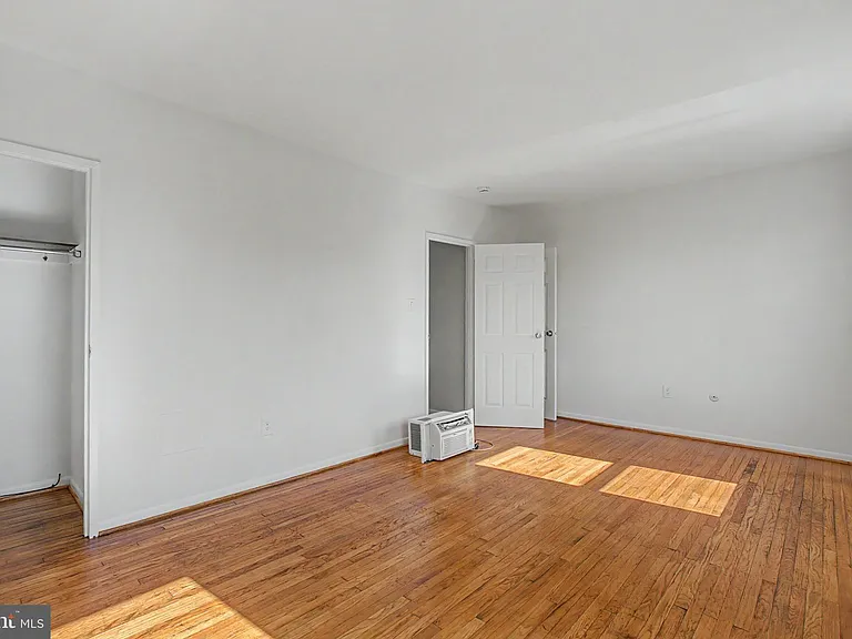 915 N 6th St — Photo 38