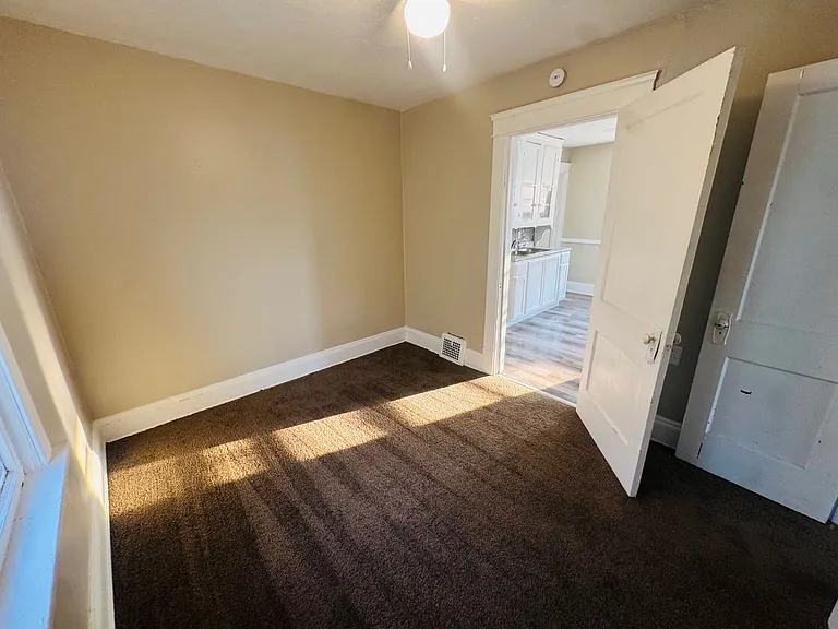 10004 Mt Auburn Ave — Photo 35