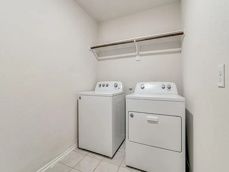 1008 Silver Maple Ln — Photo 11