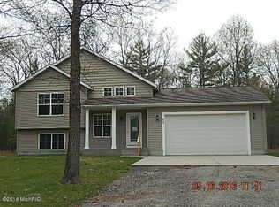 517 W Bellevue St, Twin Lake, MI 49457
