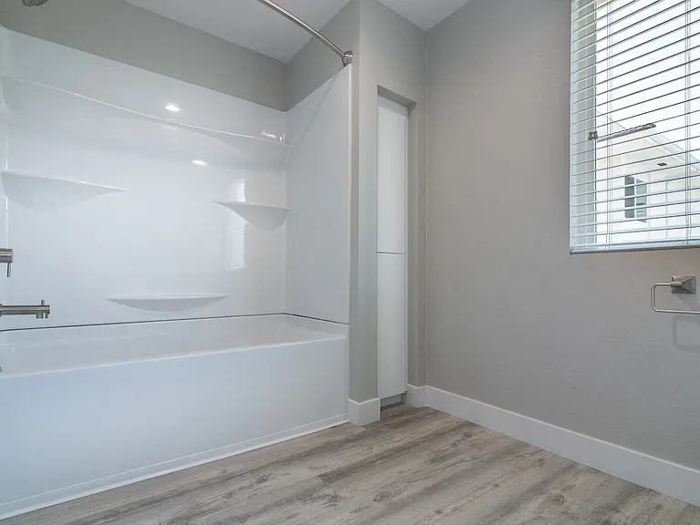Bixby Hill Apartments — Photo 40