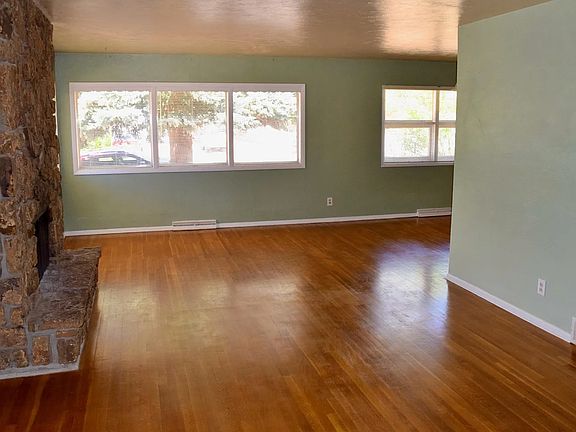 3rd image of 3845 Linda Vista Ln