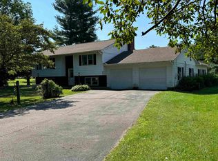 134 Oakwood Ln, Clarendon, VT 05759