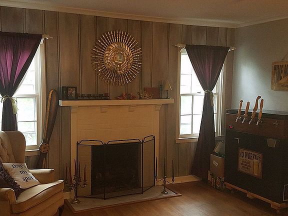 Dining Room (Gas FP)
