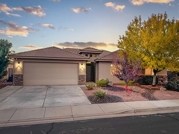 3rd image of 1025 N Ruby Pl