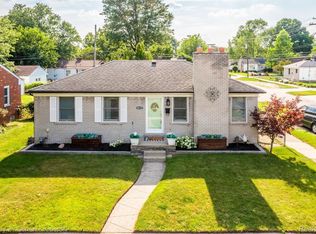 9837 Mayfield St, Livonia, MI 48150