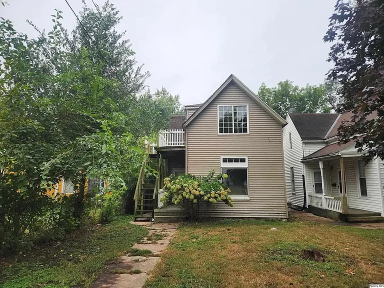 628 Spruce St — Photo 1